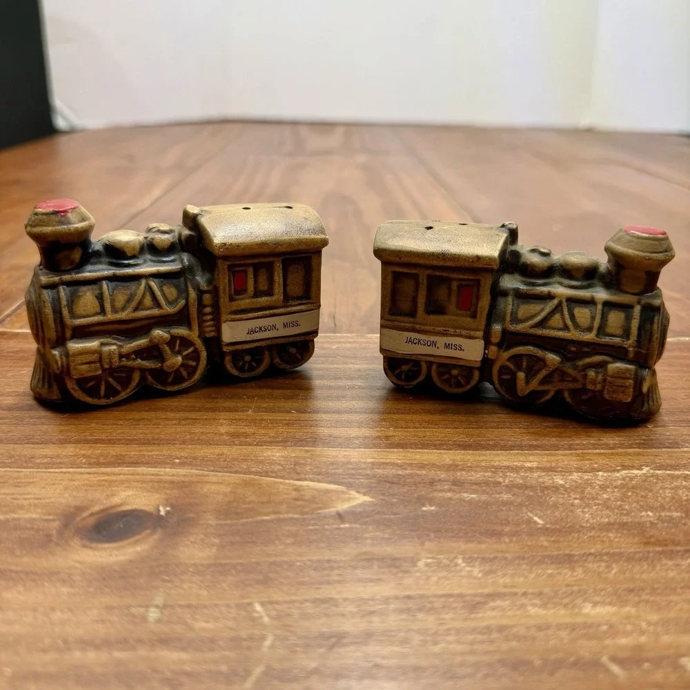 Vintage Mid-Century Locomotive Train S&P Shakers Made In Japan Jackson, Miss